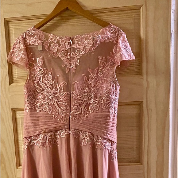 Beautiful Dress - Picture 2 of 2